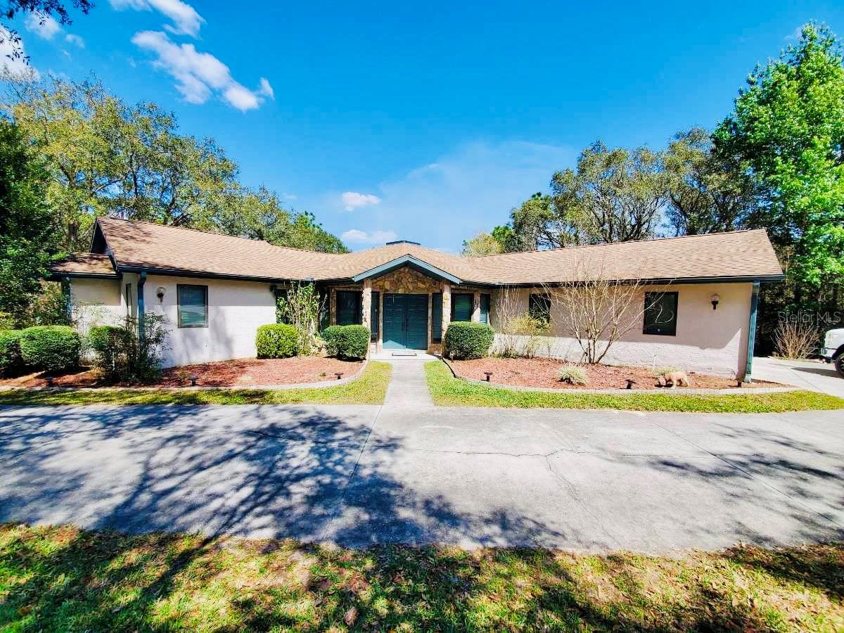585 E Foresthill Pl — photo
