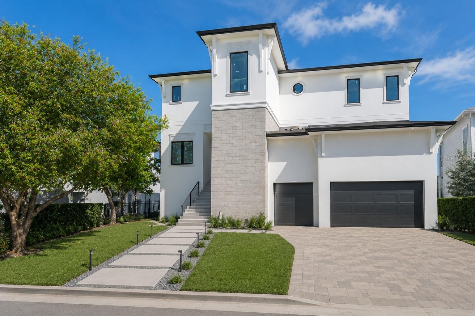 654 Geneva Pl — photo