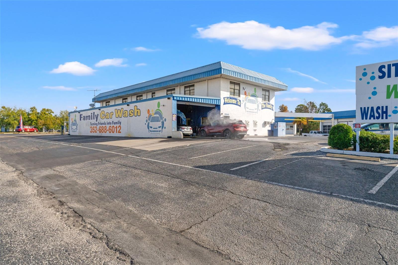 1108 Commercial Way — photo