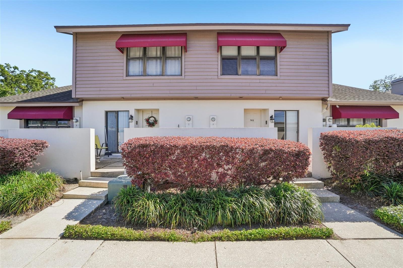 745 Oak Park Pl — photo