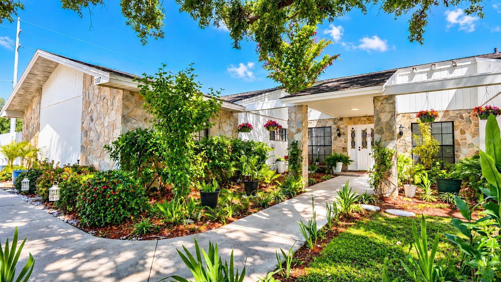 1307 Normandy Cir — photo