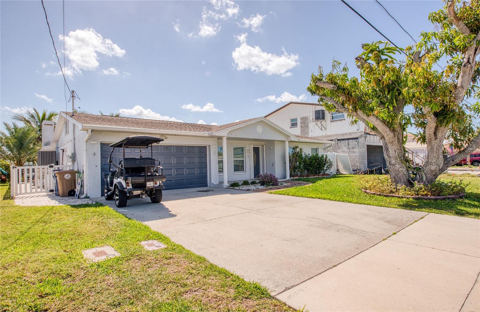 551 Crystal Dr — photo