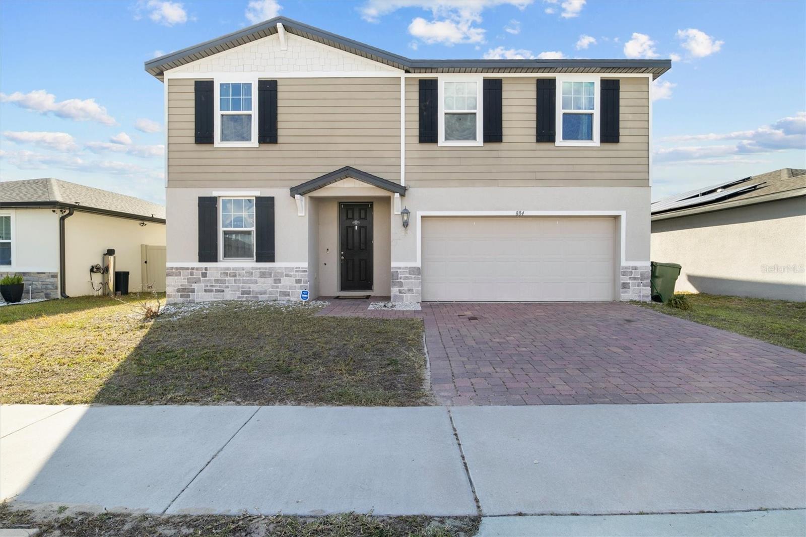 884 Cambridge Dr — photo