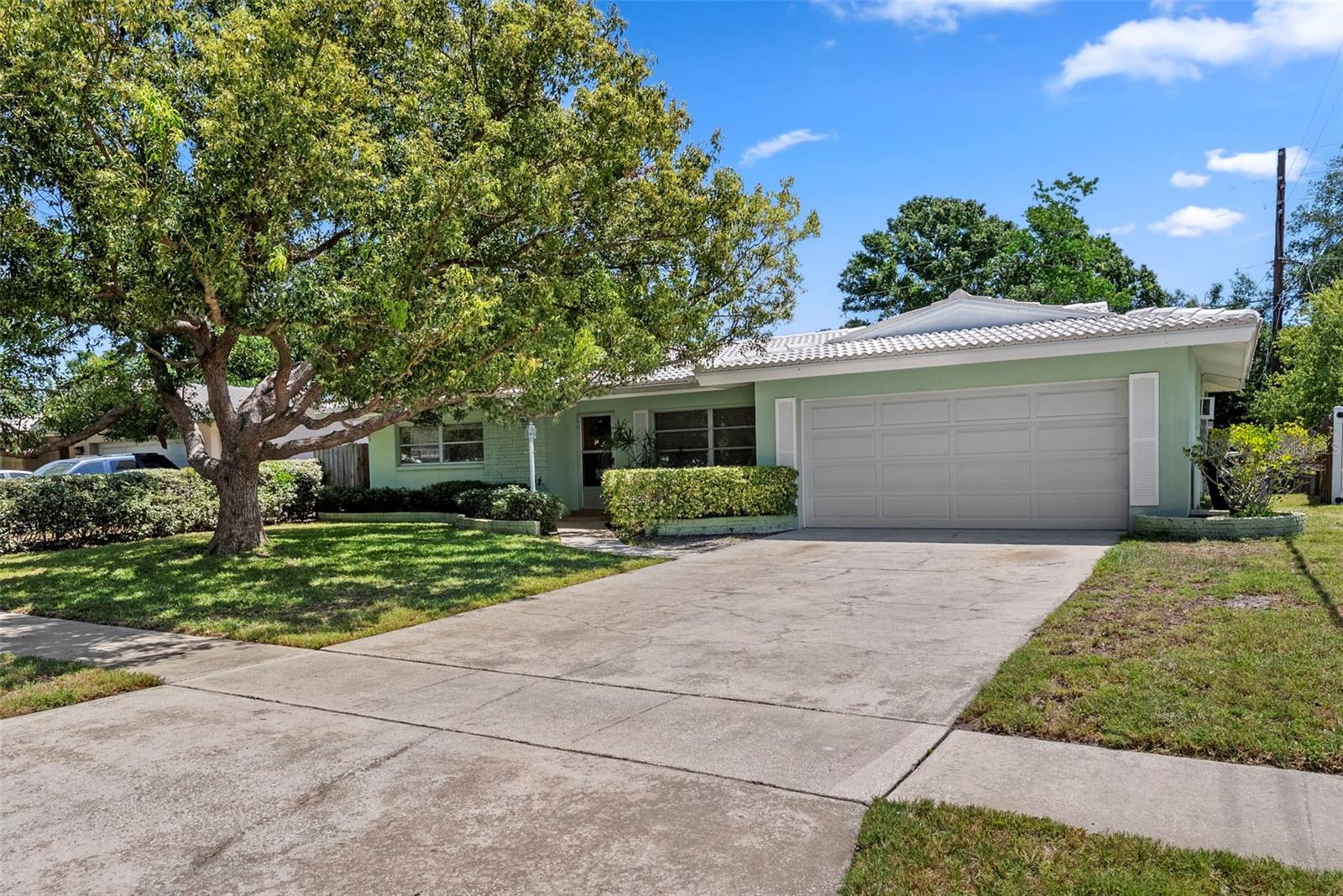 1413 Embassy Dr — photo