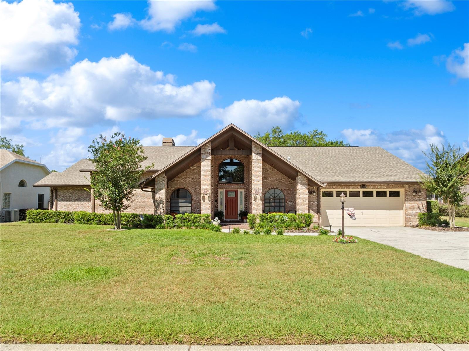 6219 Huntington Dr — photo