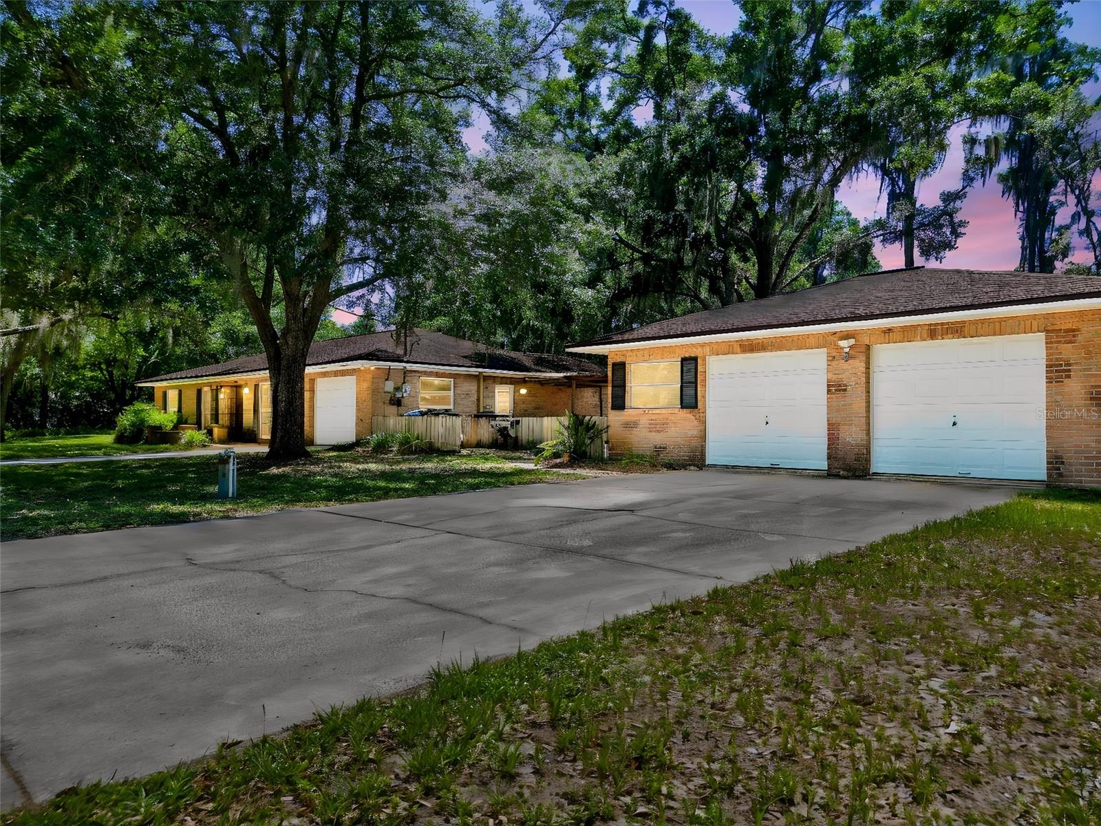 18202 Oakdale Rd — photo