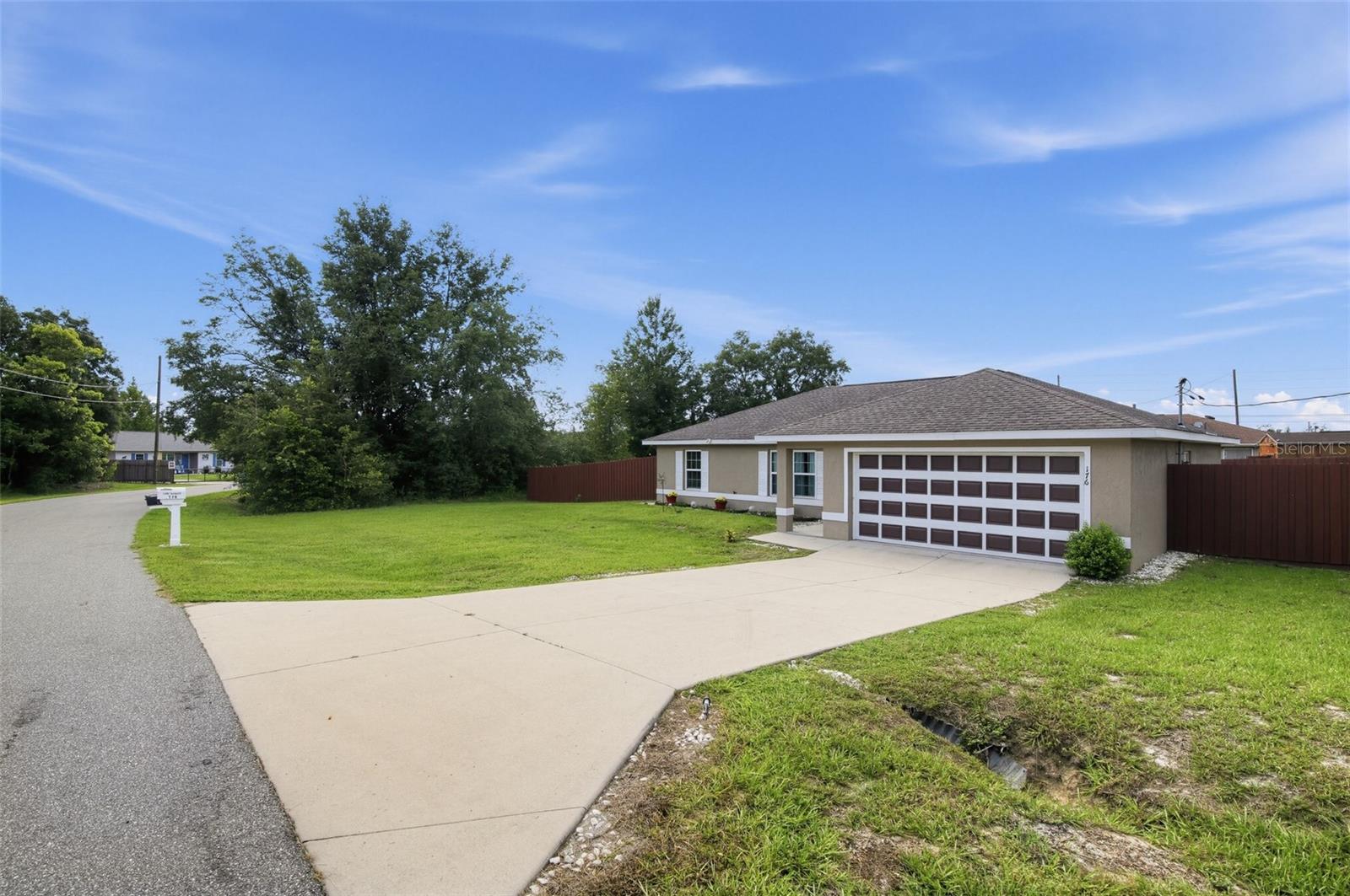 176 Juniper Loop Cir — photo