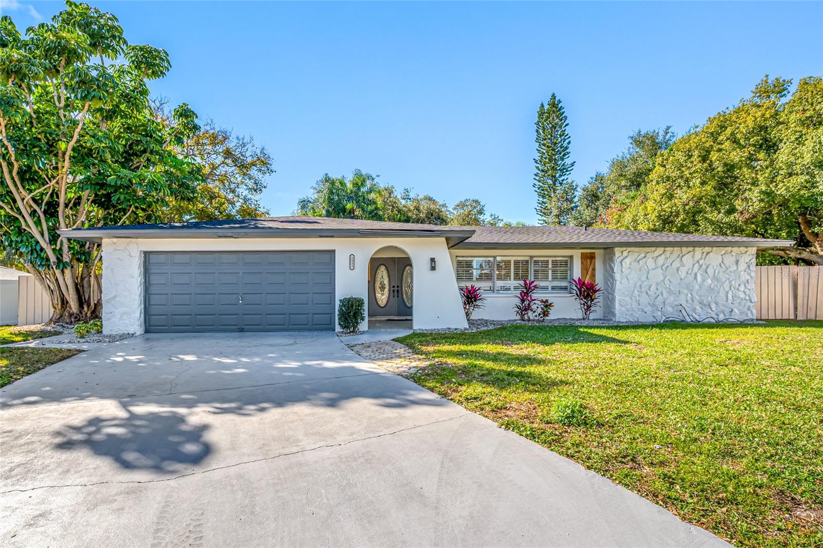 1932 Oro Ct — photo