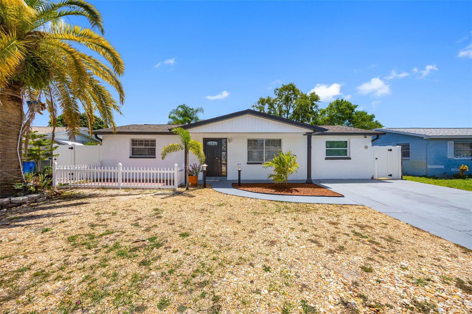 1036 Viking Dr — photo