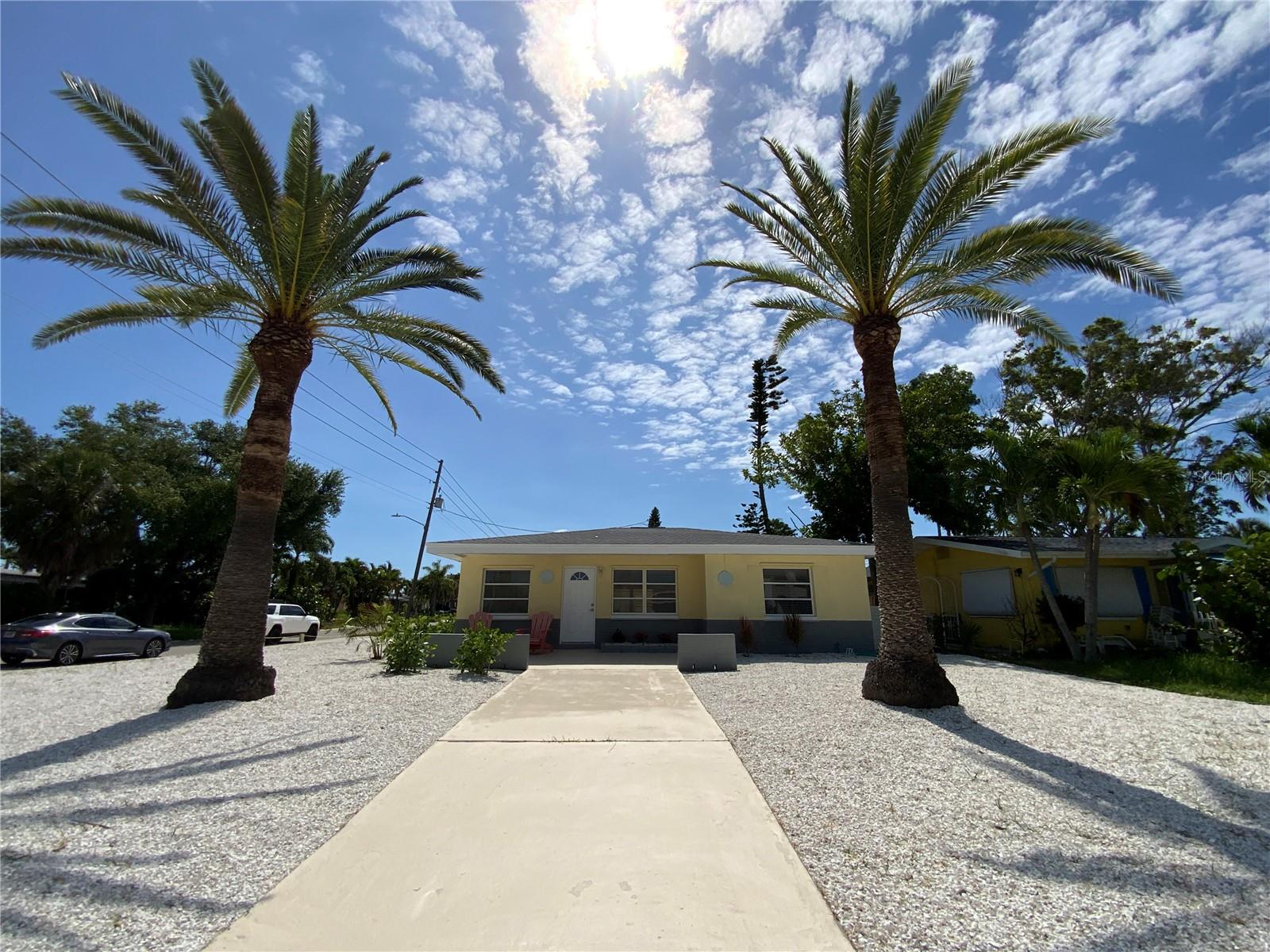 1404 Corey Way S — photo