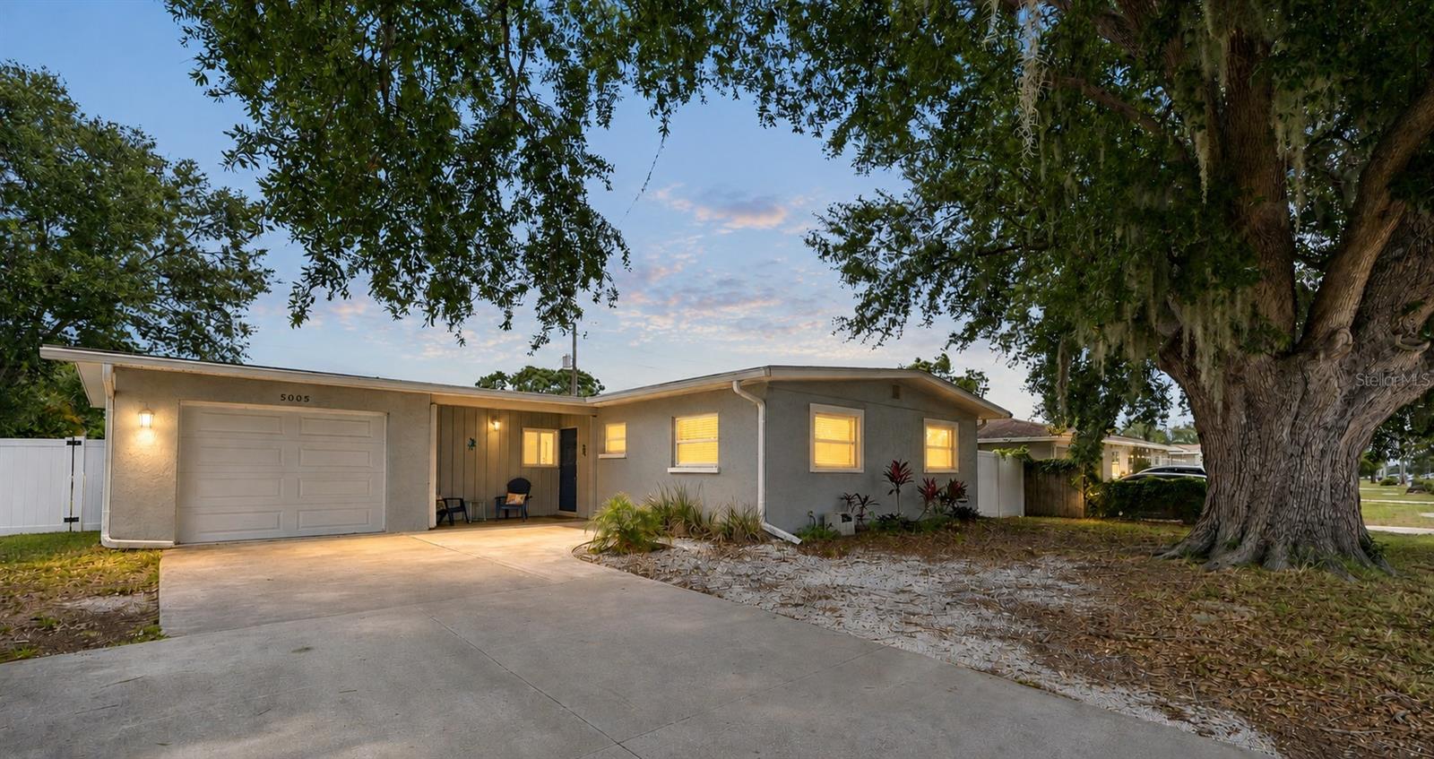 5005 Bee Ridge Rd — photo
