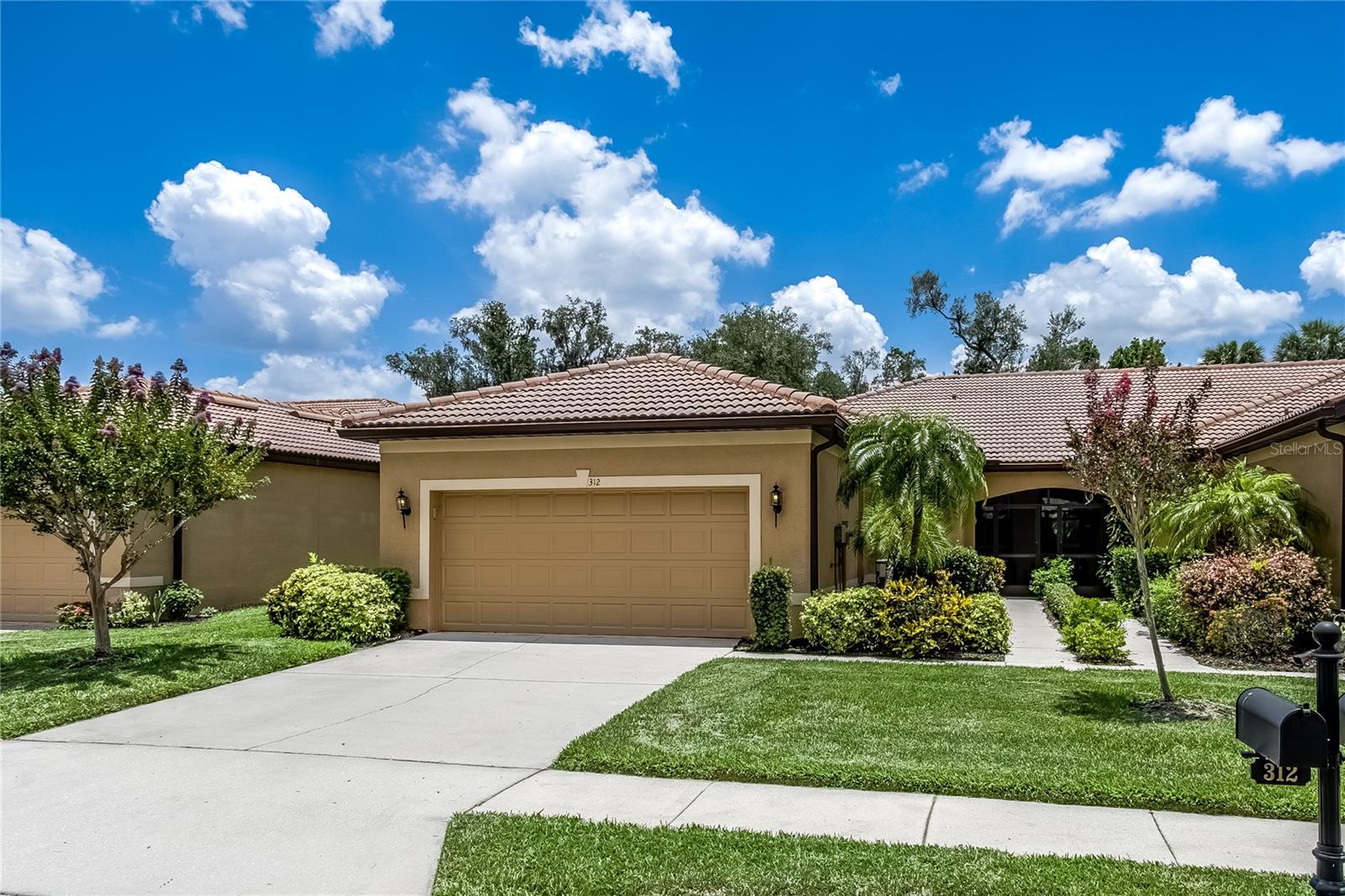 312 Seneca Falls Dr — photo