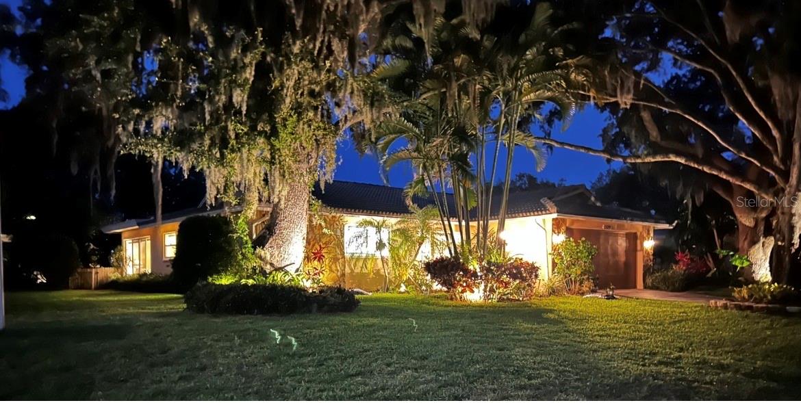 1529 E Dorchester Dr — photo