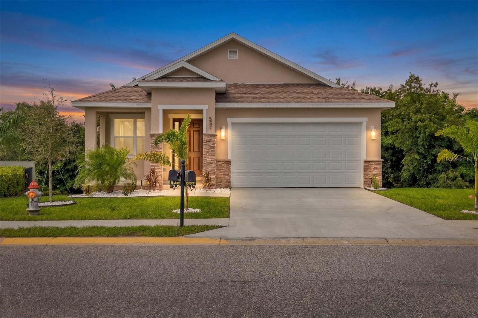 537 Pineloch Dr — photo