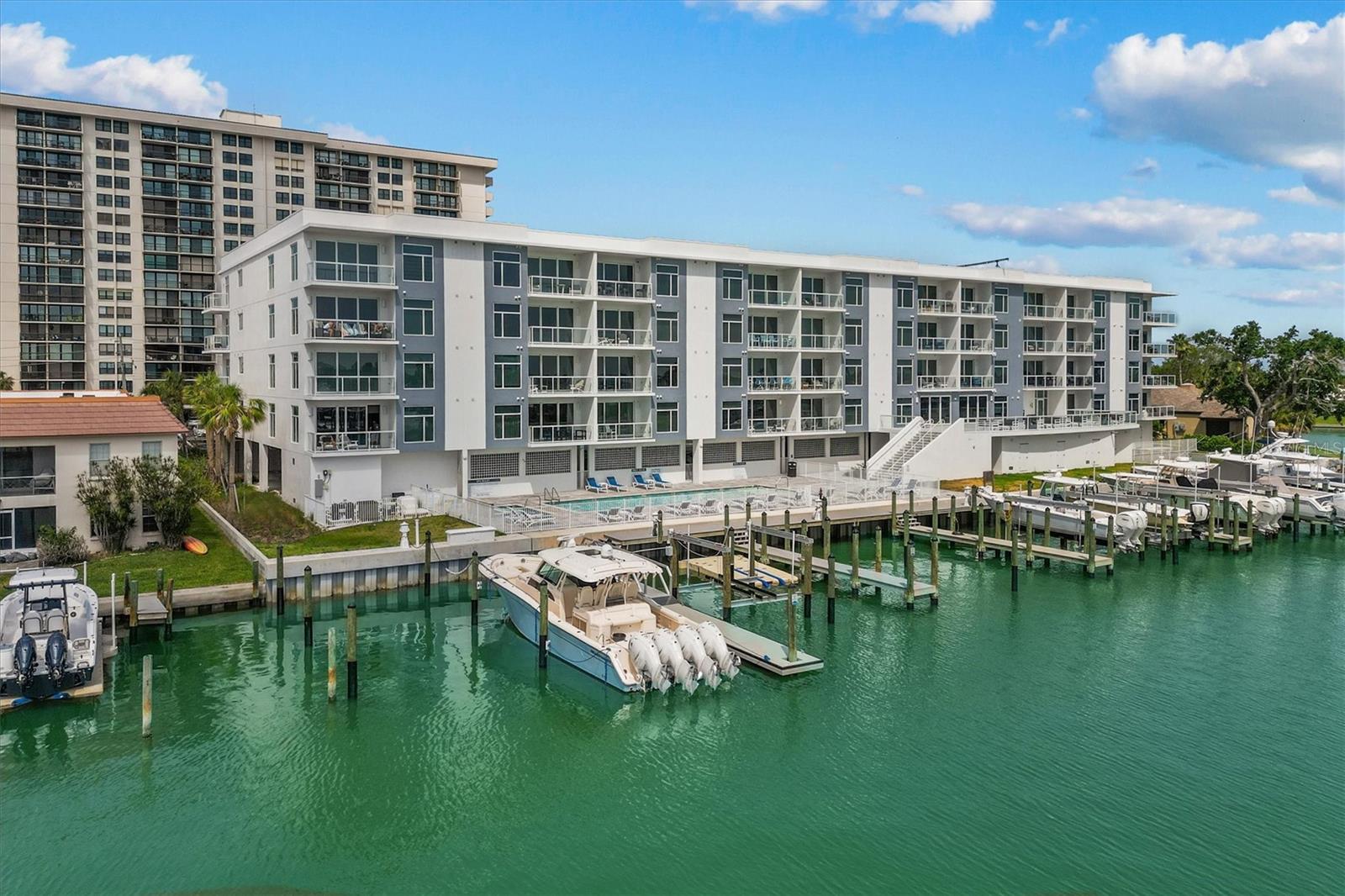 415 Island Way #311 — photo
