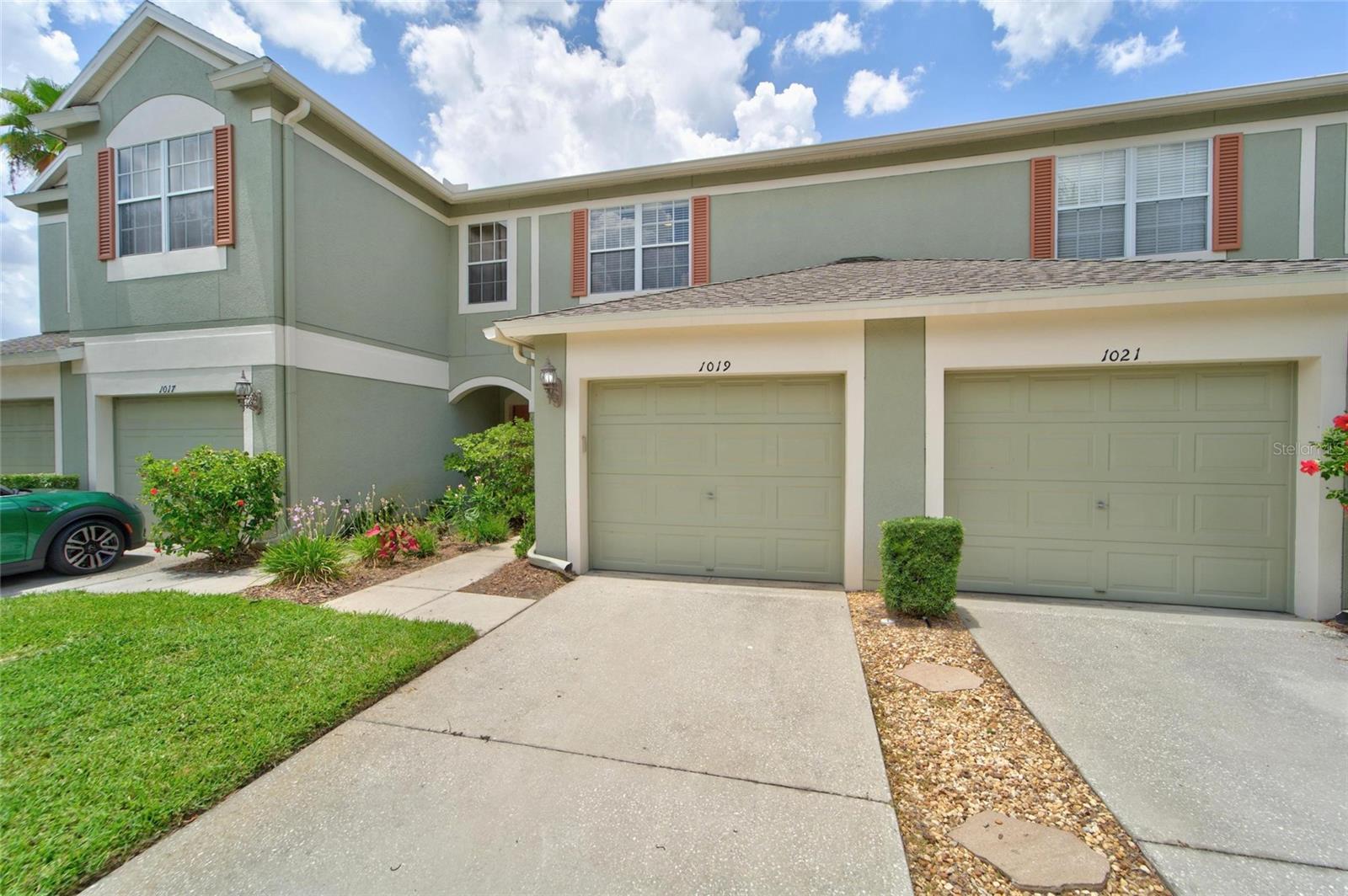 1019 Vista Cay Ct — photo