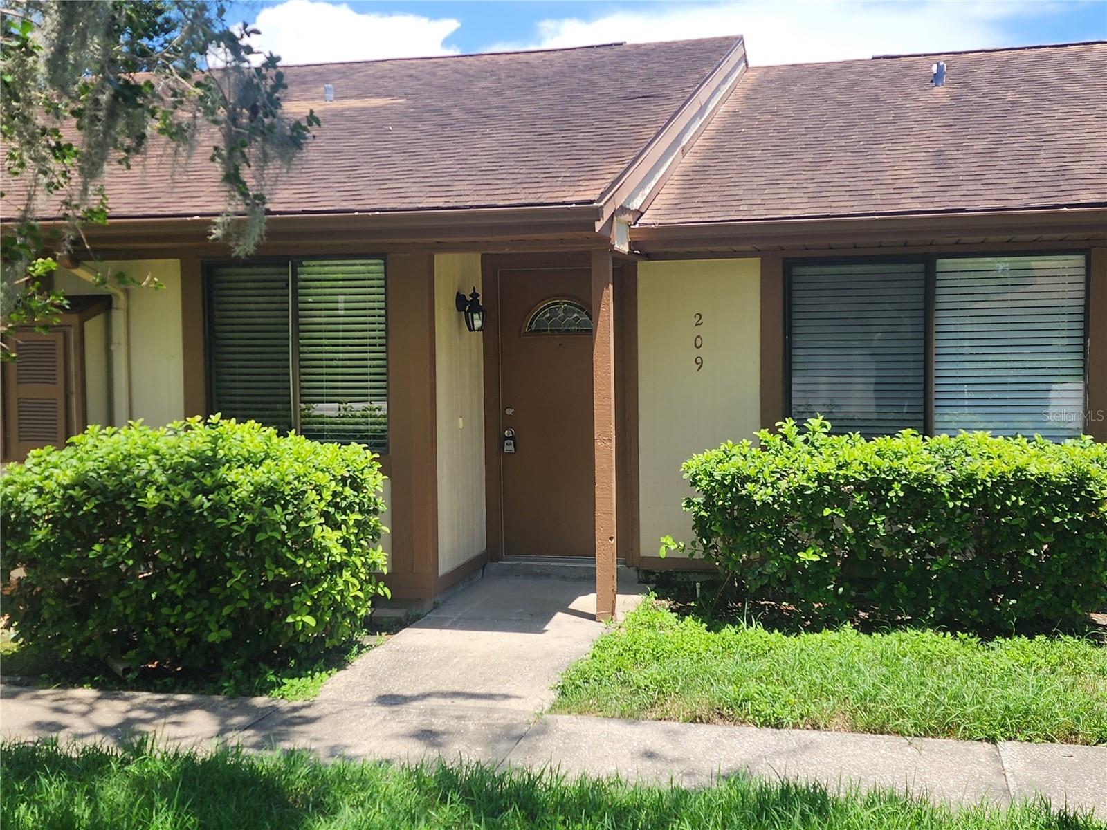 209 Corkwood Ln — photo