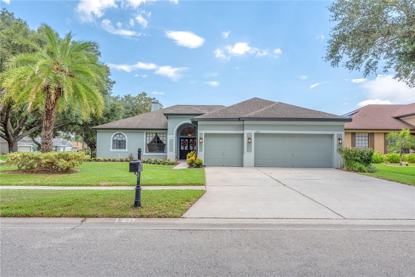 2219 Longmore Cir — photo
