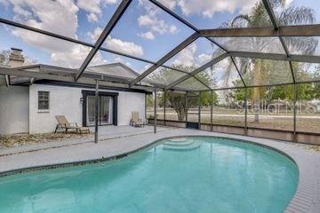 920 Lakeview Dr — photo