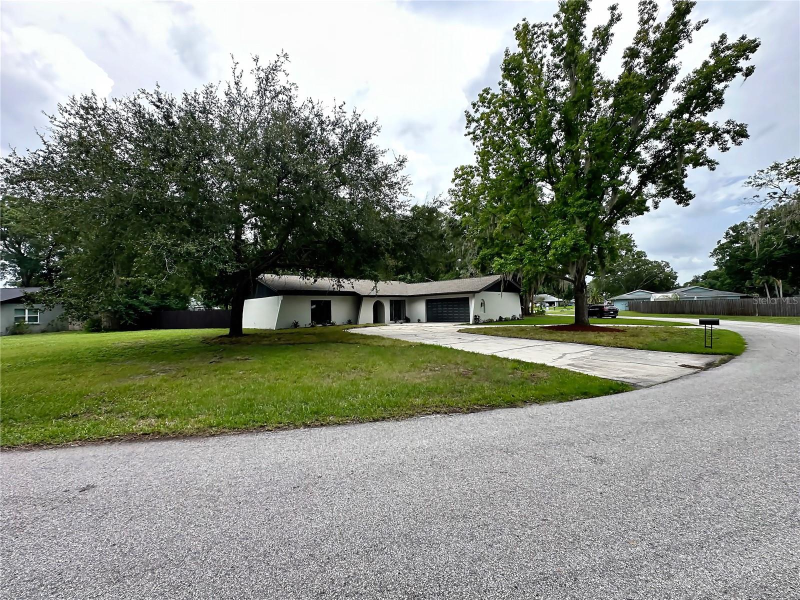 22360 Stillwood Dr — photo
