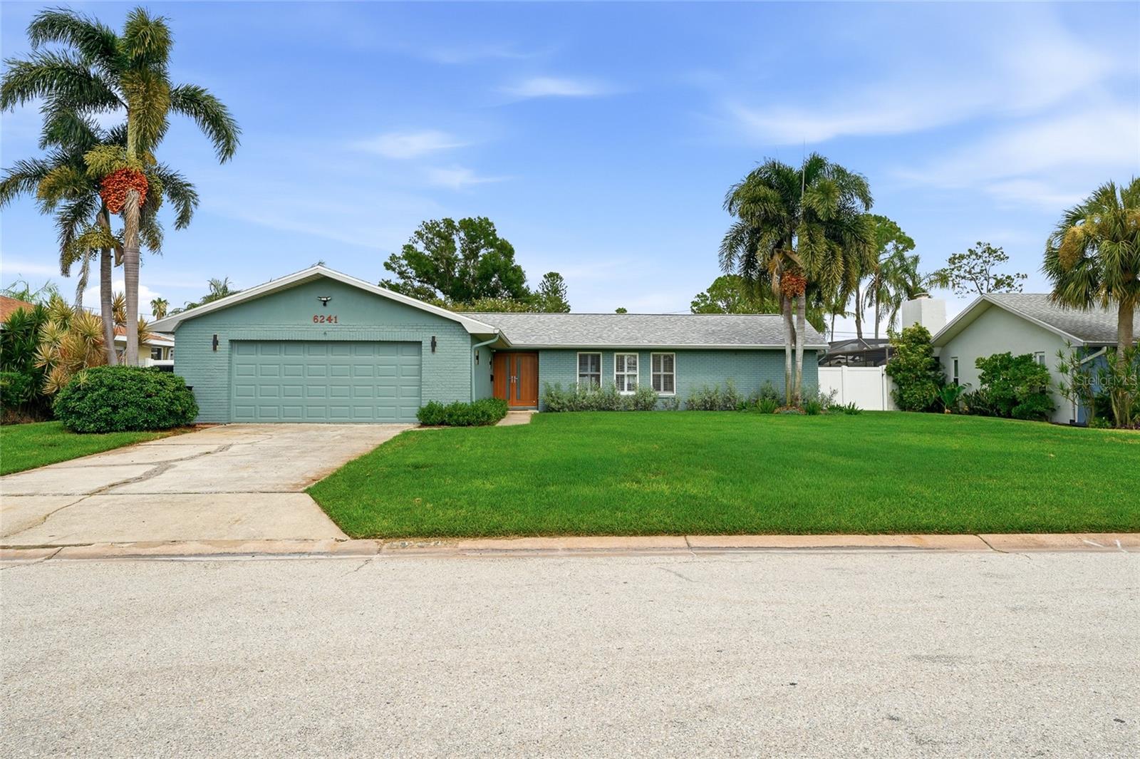 6241 Tanglewood Dr NE — photo