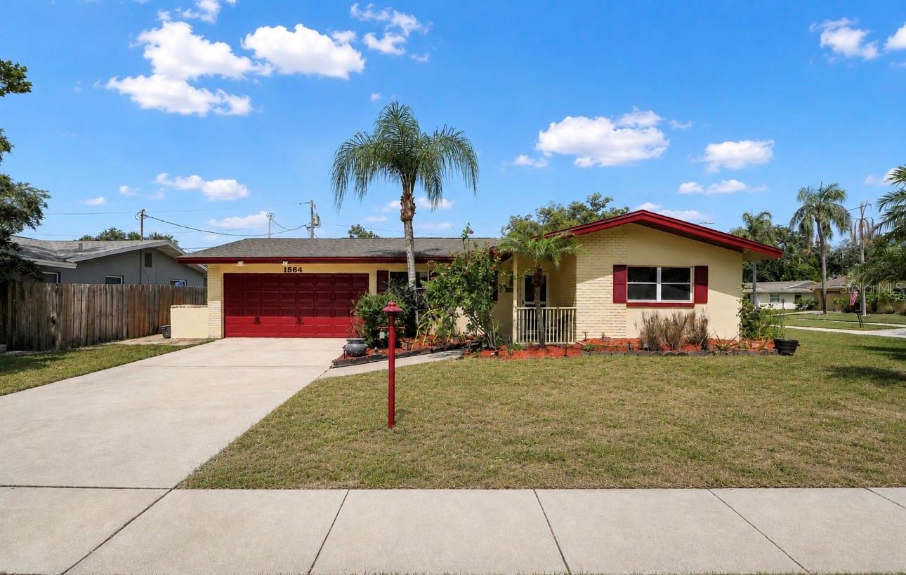 1564 Santa Monica Dr — photo