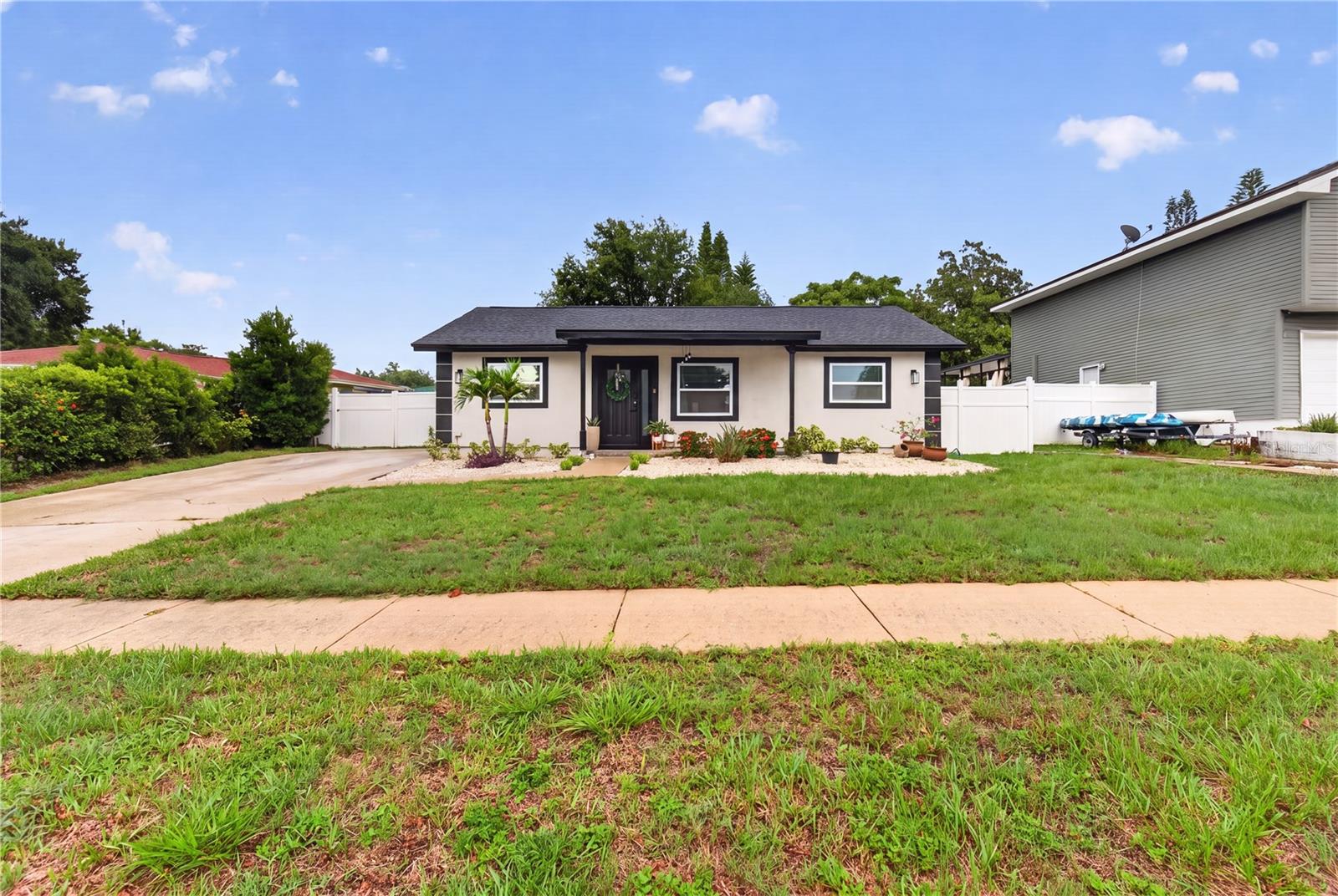1435 Burning Tree Rd — photo