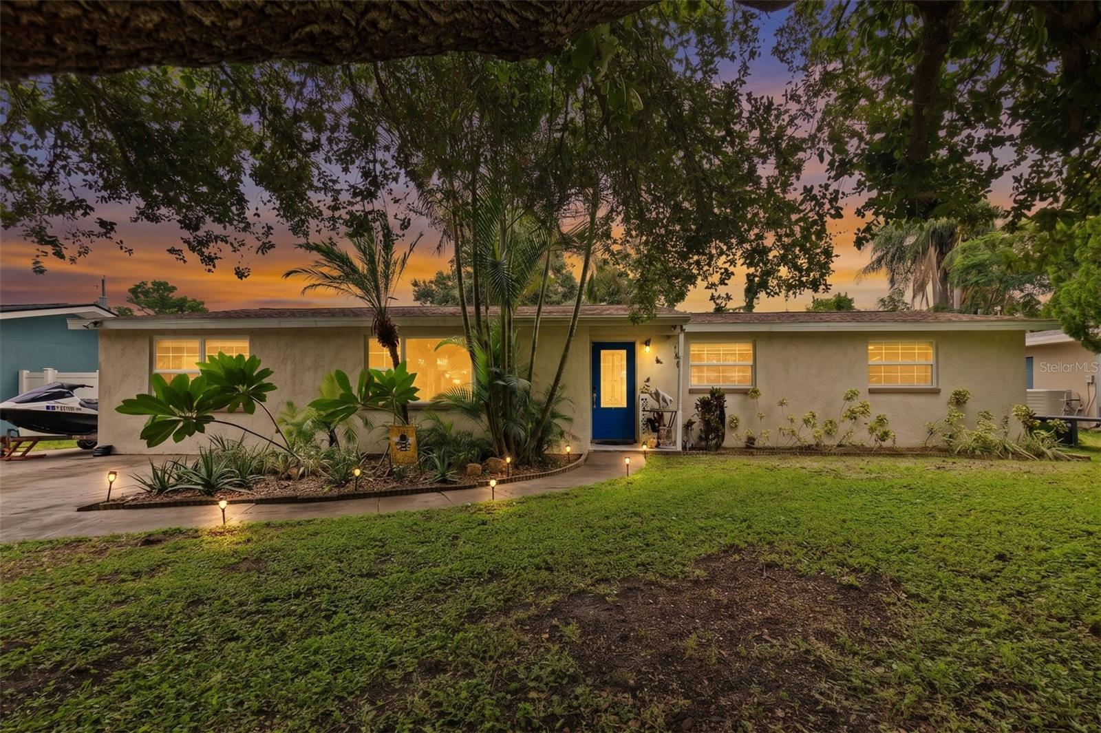 1807 Carlton Dr — photo