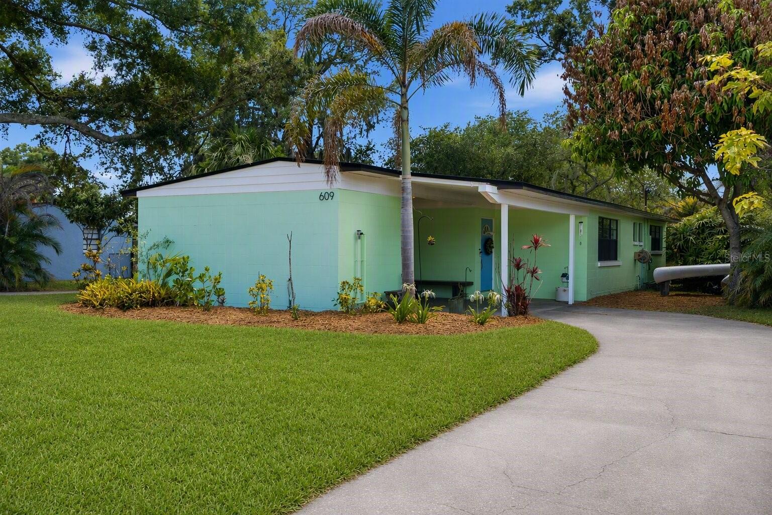 609 W River Dr — photo
