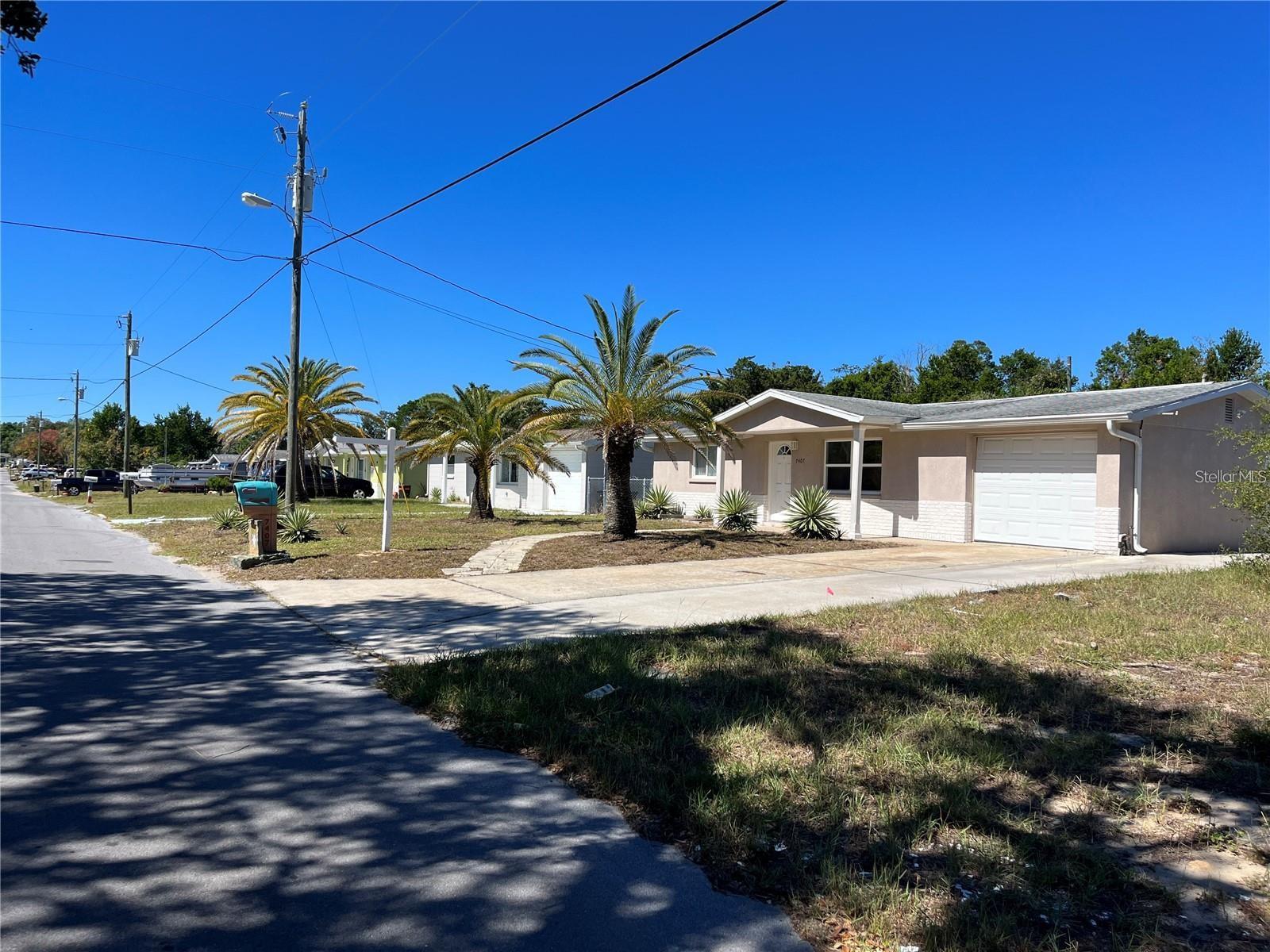 7407 University Dr — photo