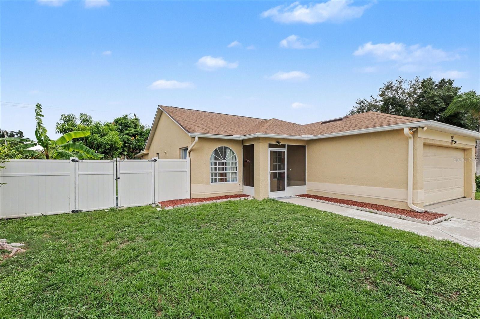 1607 Widelake Ct — photo