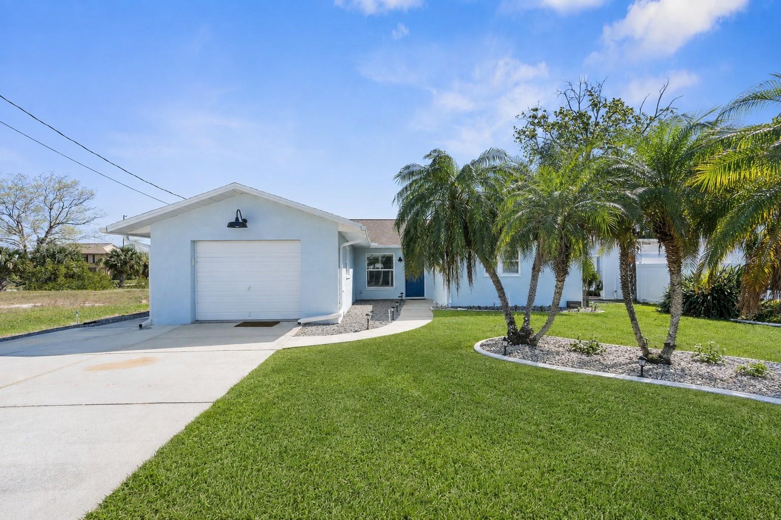 4390 6th Isle Dr — photo