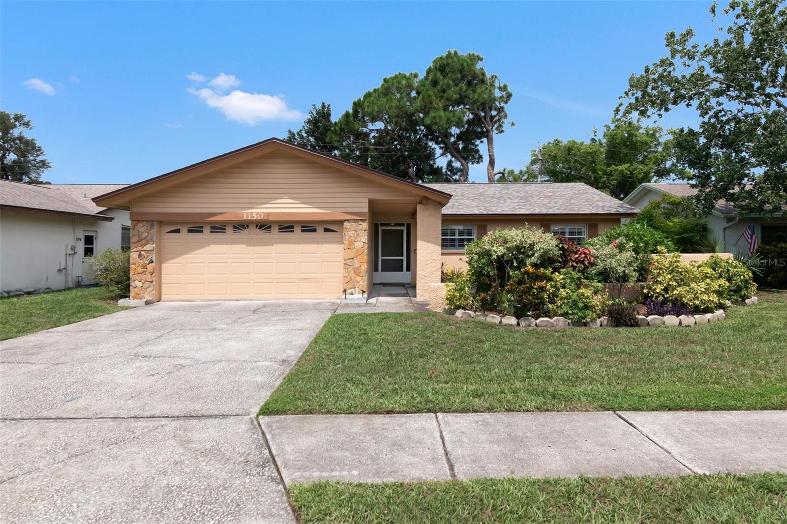 1150 Brook Dr W — photo