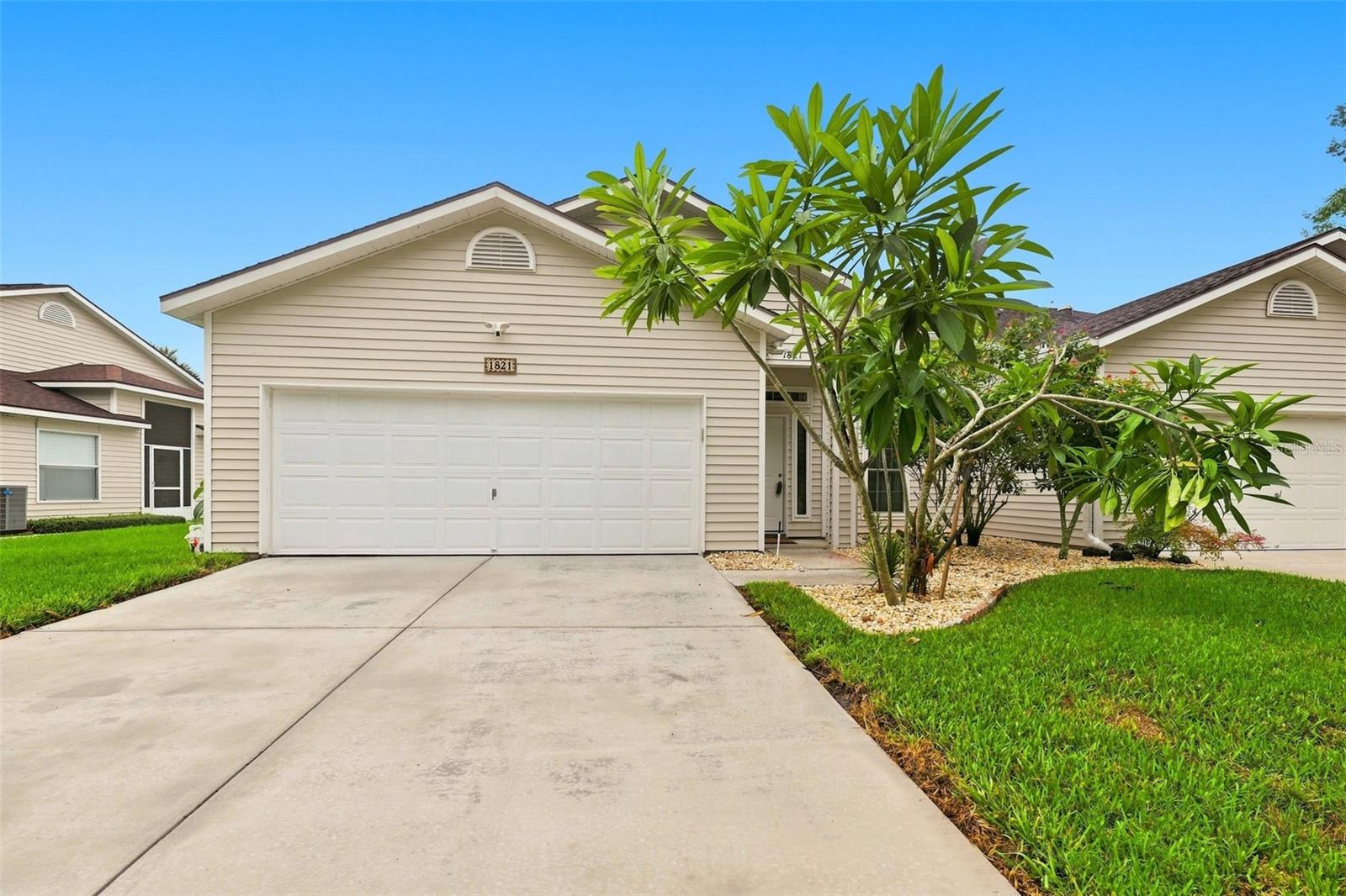 1821 Lake Heron Dr — photo