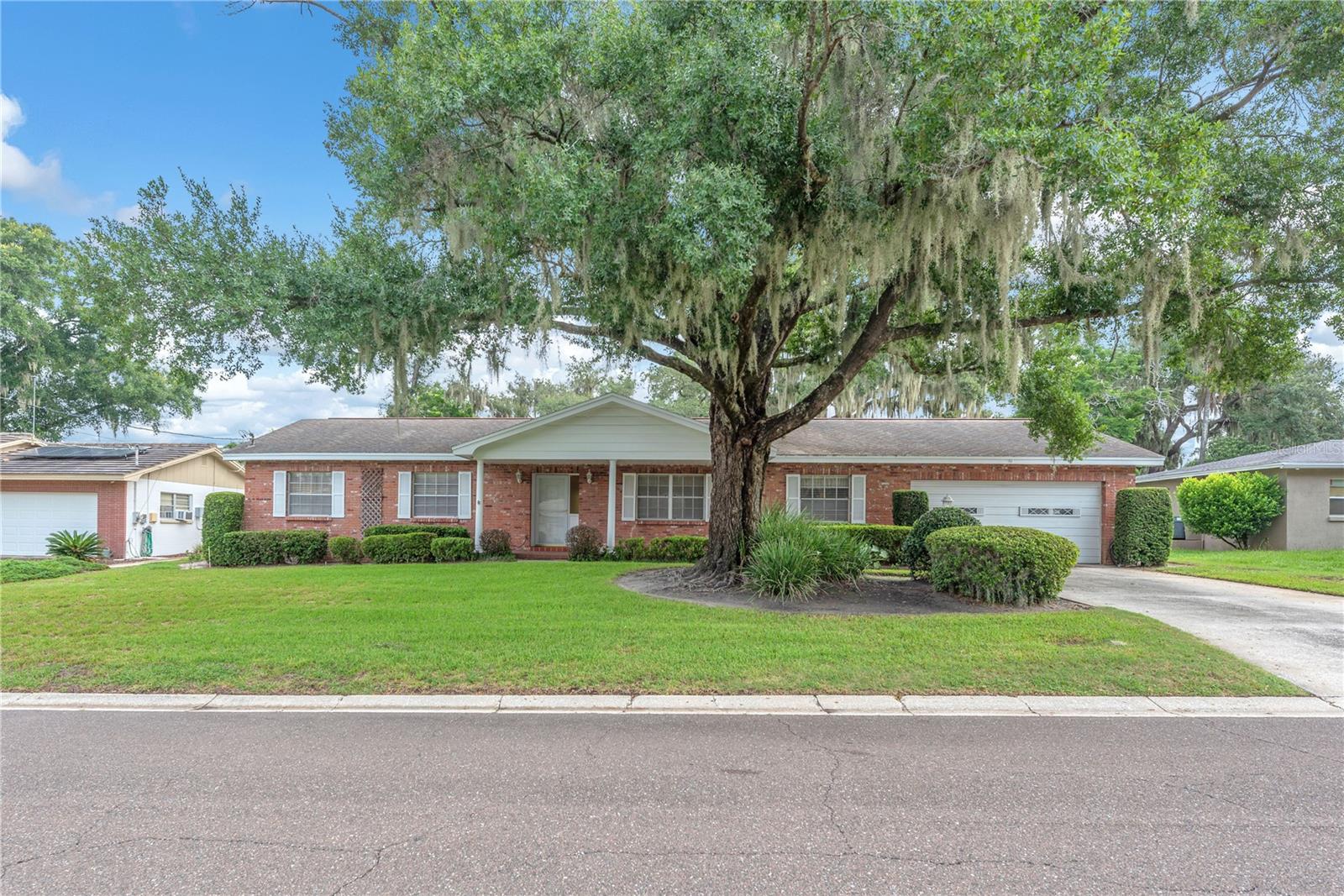 110 Ashbrook Dr — photo