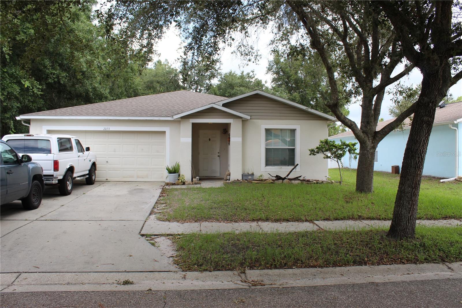2053 Harcourt Pl — photo
