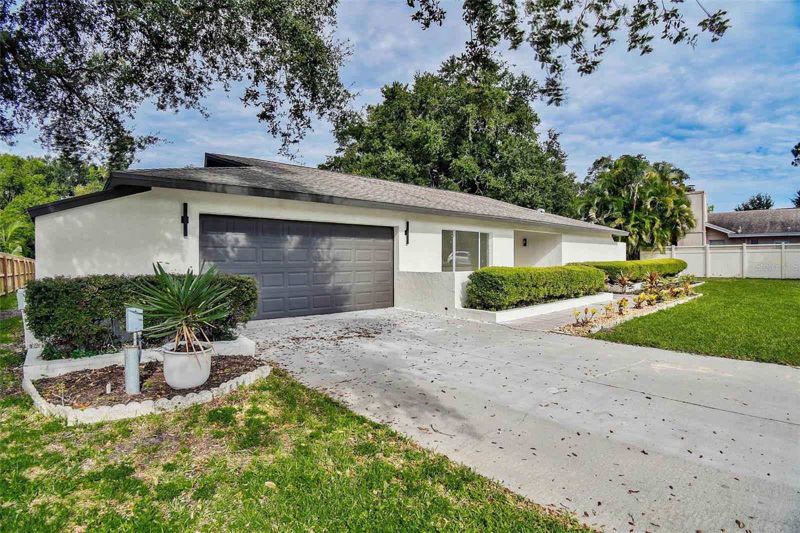 207 Dunbridge Dr — photo