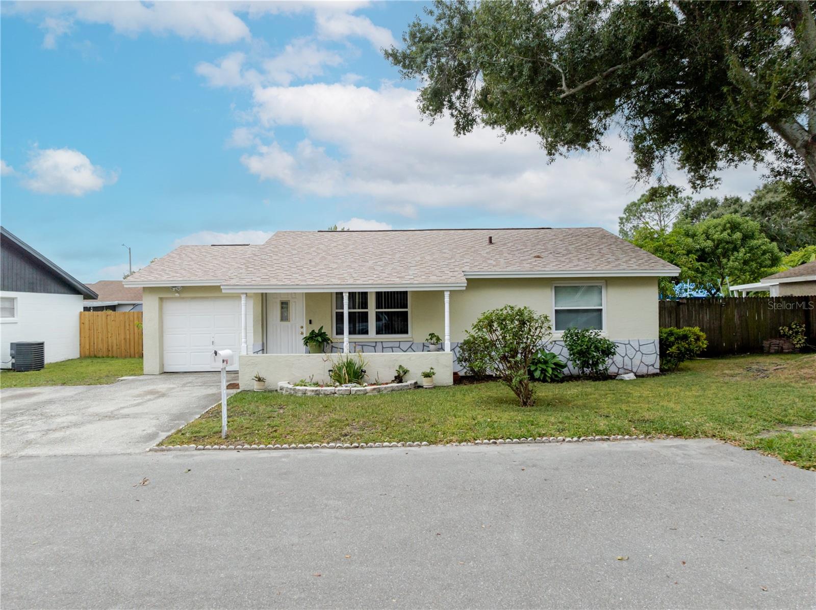 10118 Hunters Point Ct — photo