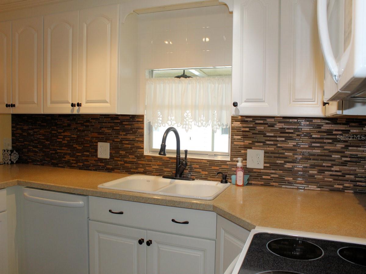 92 Thatch Palm Street E, Largo, FL 33770 — photo 3