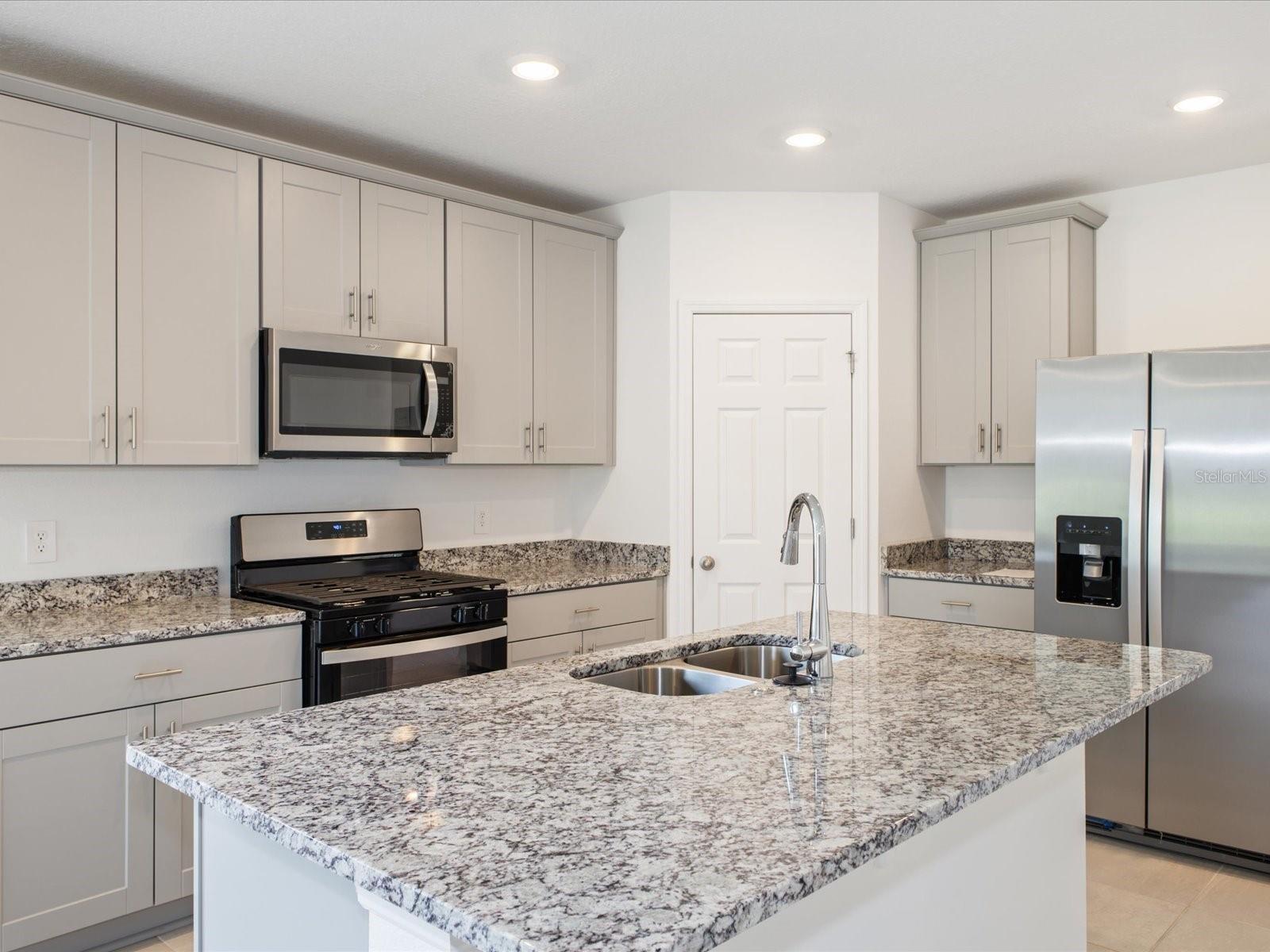 4542 Eagle Perch Court, St Cloud, FL 34772 — photo 2