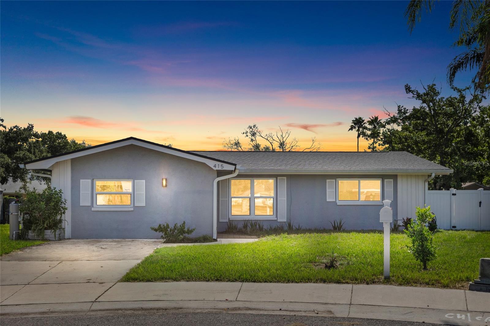 415 Maplewood Cir — photo
