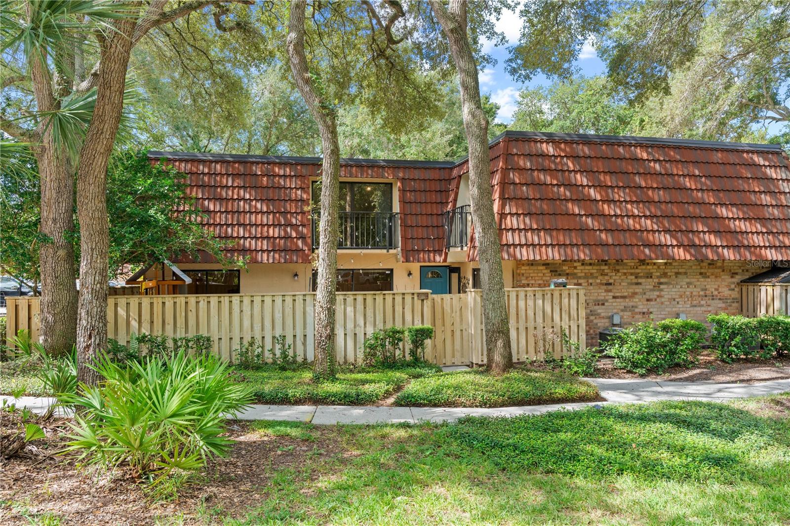 680 1st Ct — photo