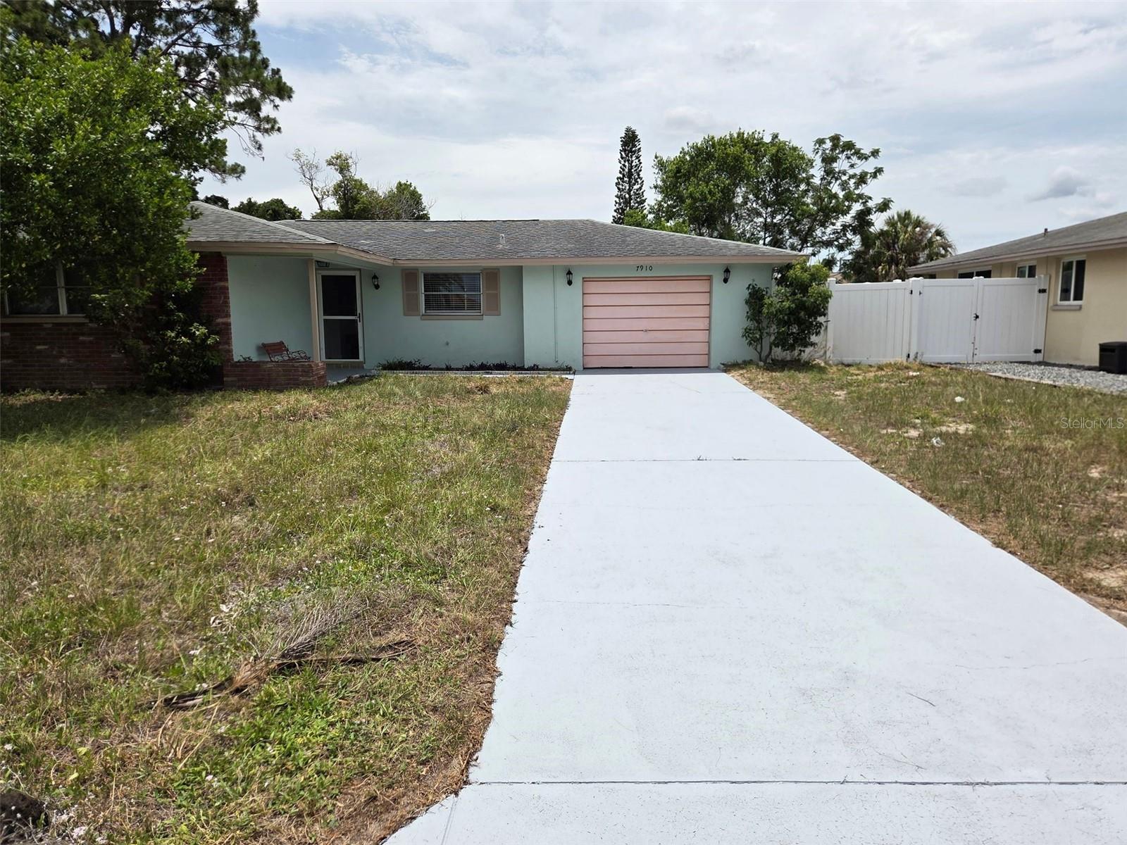 7910 Lilac Dr — photo