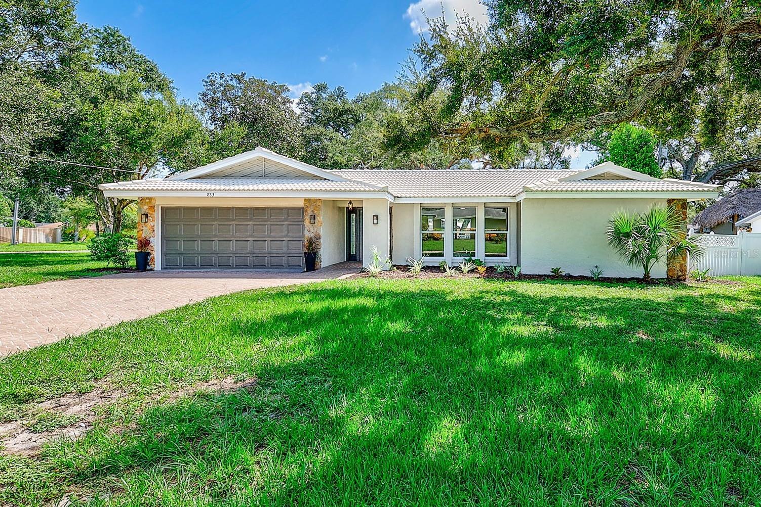 833 Tallowood Dr — photo