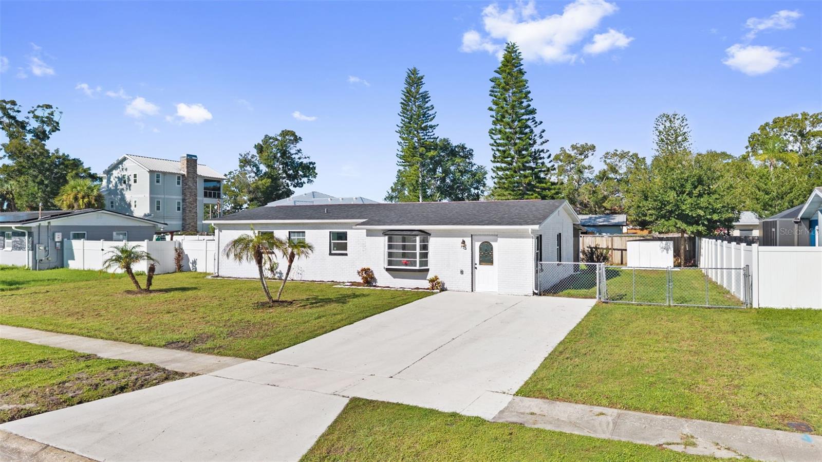 310 Country Club Dr — photo