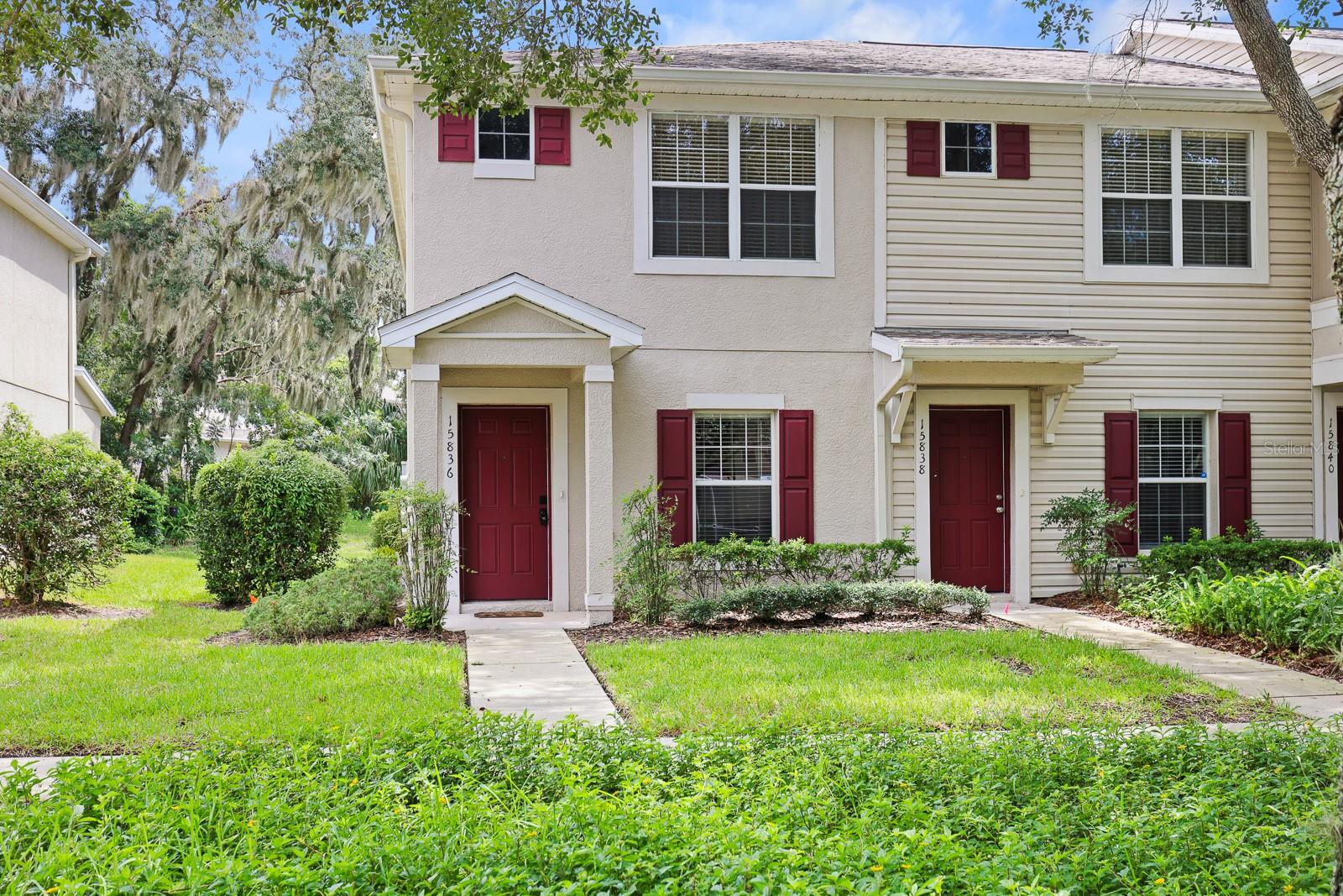 15836 Fishhawk Falls Dr — photo