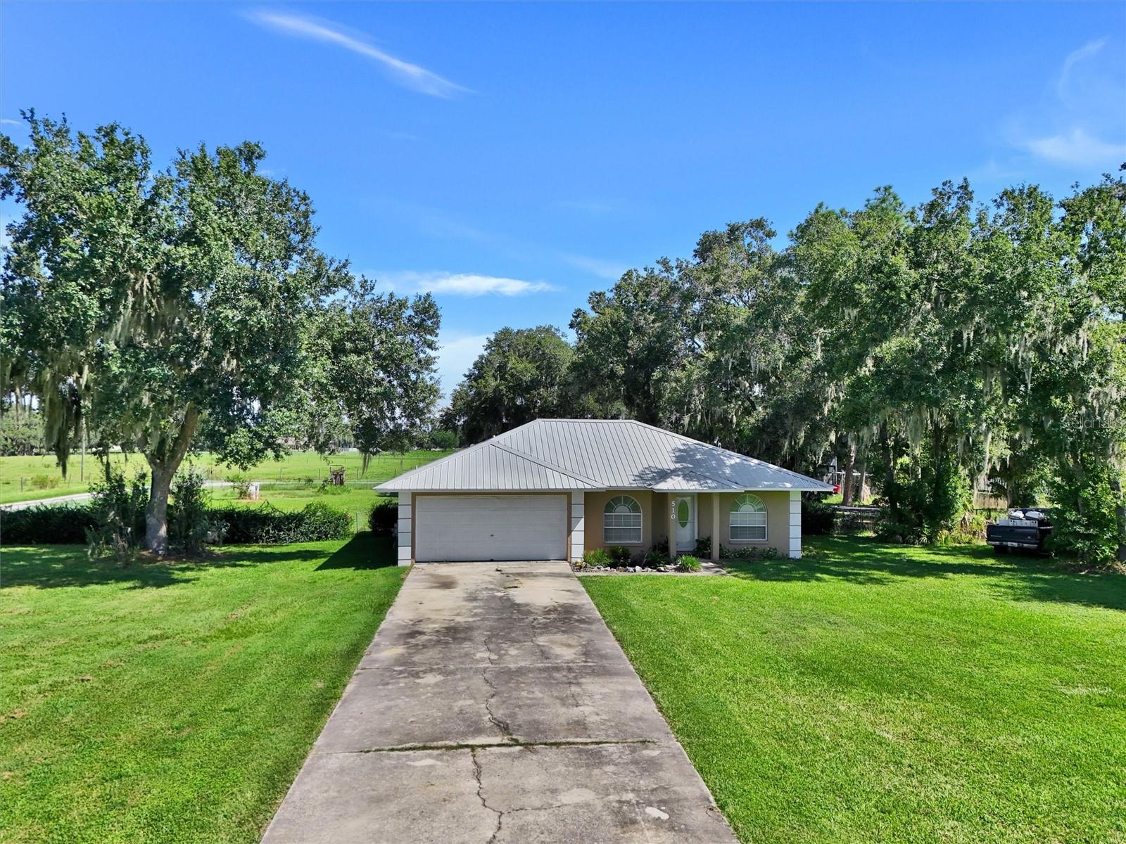 510 Cloverleaf Dr — photo