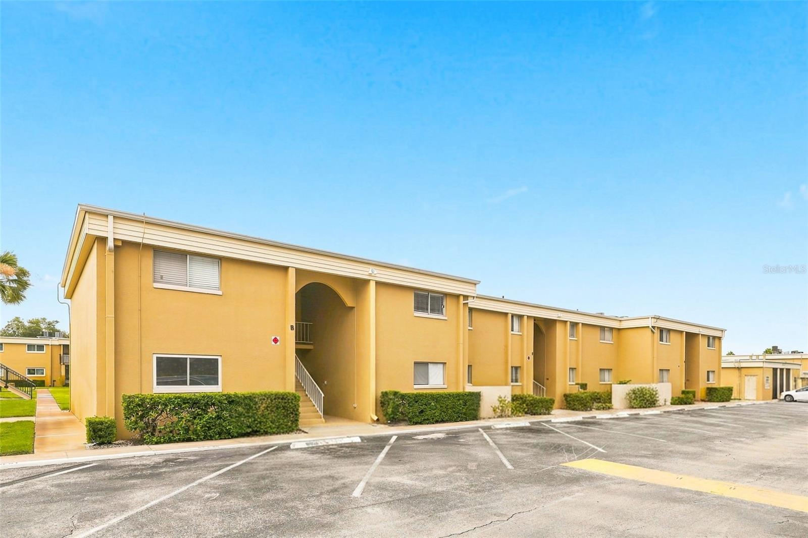 1000 Lake Of The Woods Blvd #B202 — photo