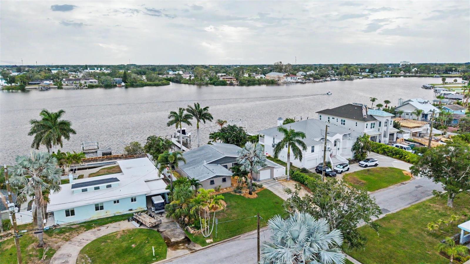 704 Bayshore Dr — photo