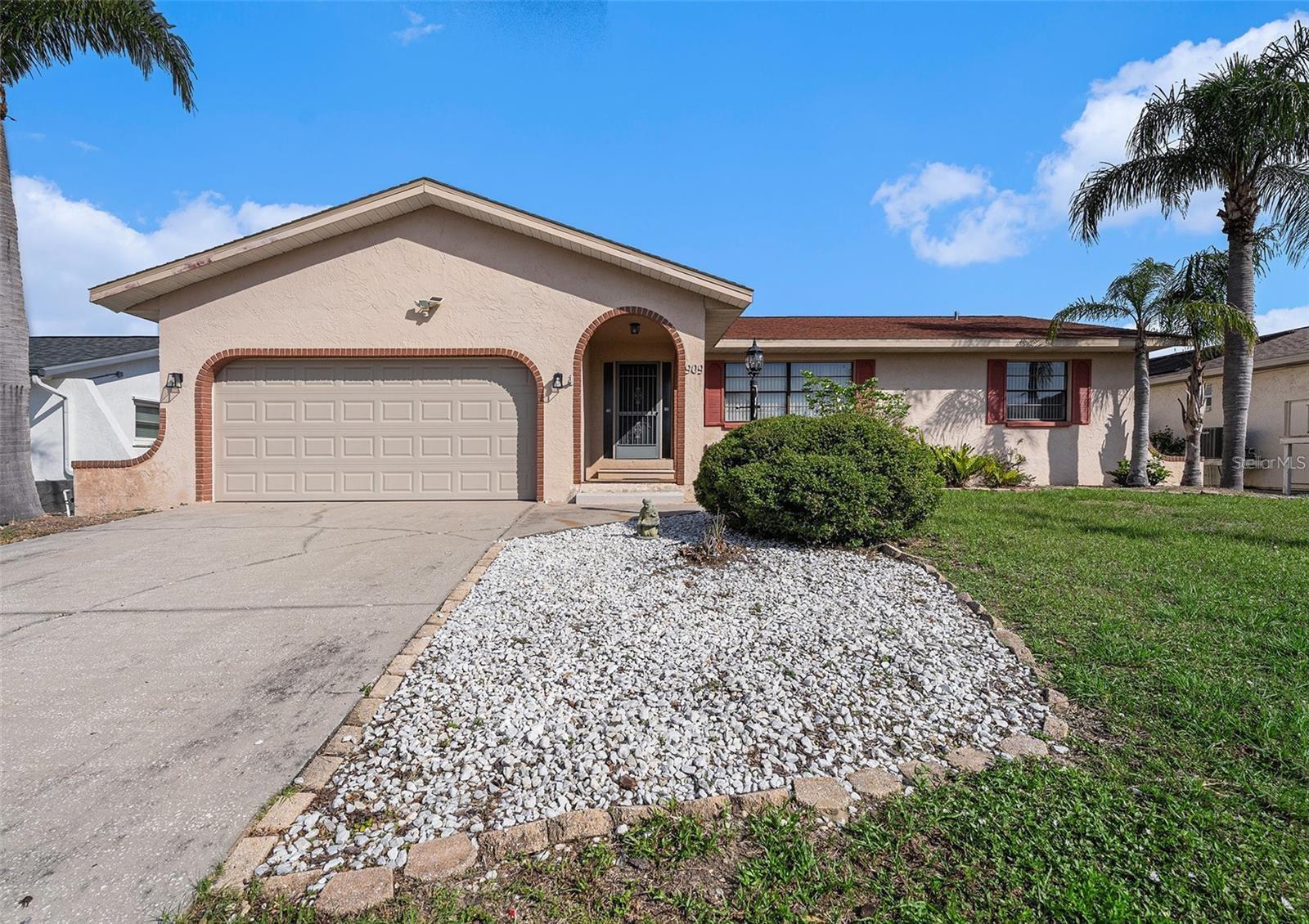 909 Chipaway Dr — photo